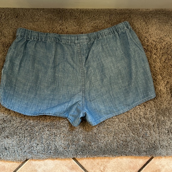 Bundle of J Crew and Old Navy shorts- size small - Picture 6 of 6
